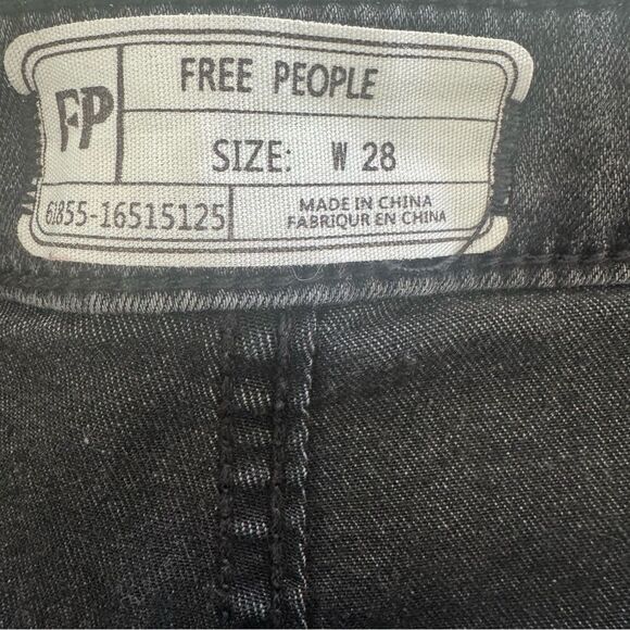 Free People Twirl On Mid-Rise Crop Flare Jeans Size 28 Washed Black High Rise - Picture 6 of 10
